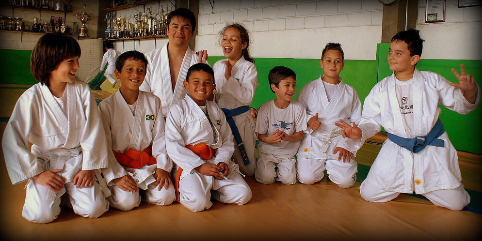 Crianças no Nintaikan Dojo após um treino